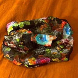 EUC Annie 50 quilted neck warmer